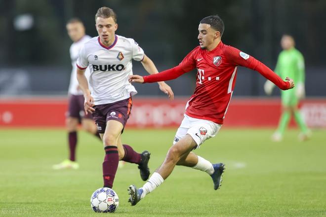 每场比赛的 每场比赛的