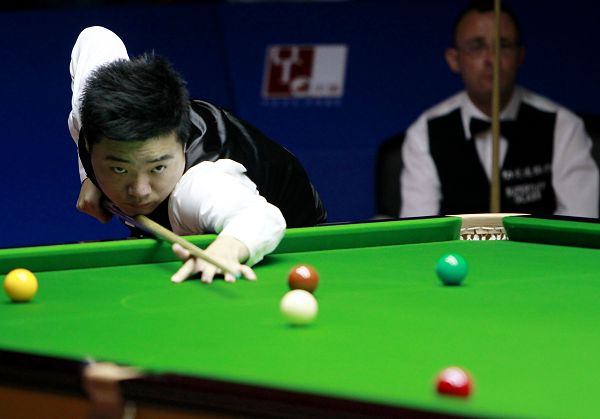 仅对两名球 仅对两名球