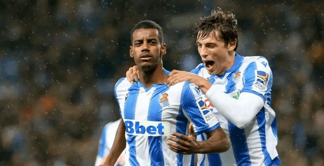 举办大型足 举办大型足